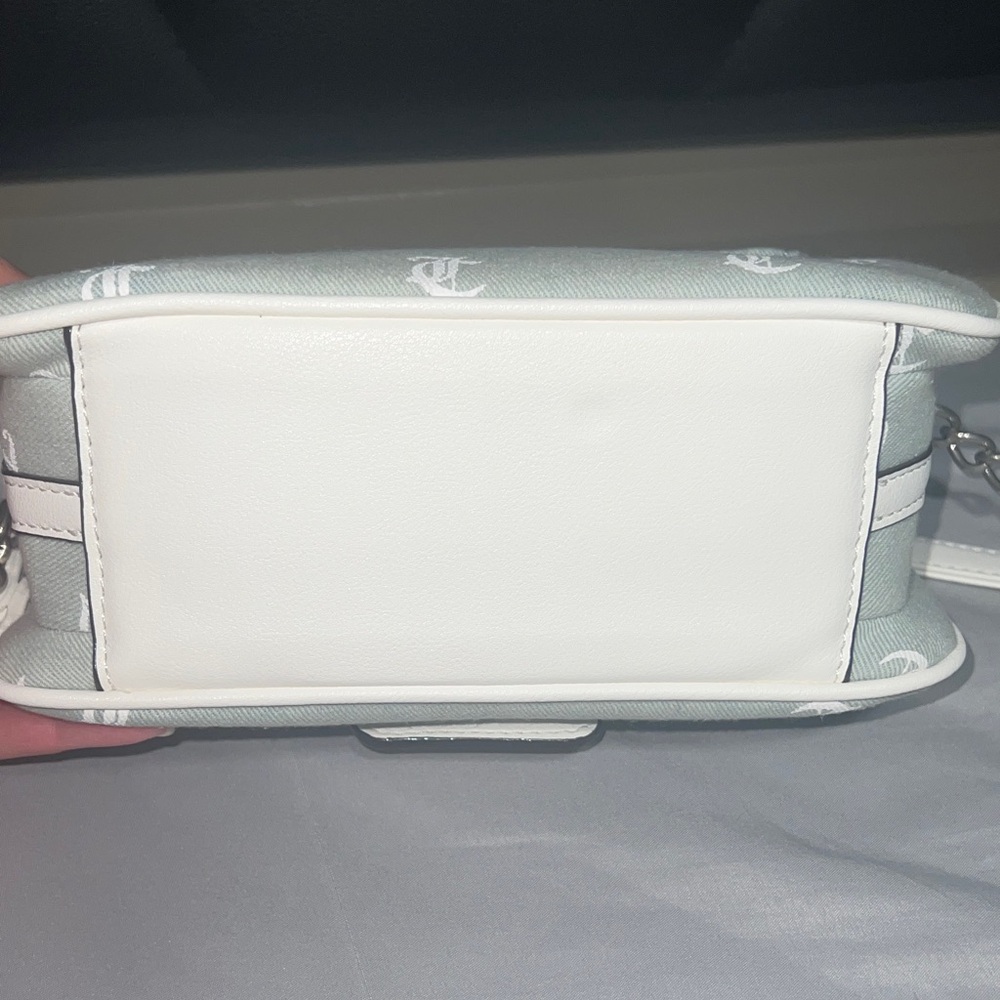 Juicy Couture White and Gray Crossbody Bag - Picture 3 of 11